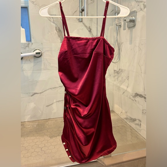 Women’s red satin Fashion Nova dress - Picture 1 of 4